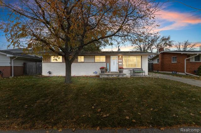 Builiding view one for 11309 Erdmann, Sterling Heights, MI. 48314