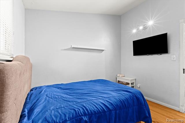 Builiding view sixteen for 11309 Erdmann, Sterling Heights, MI. 48314