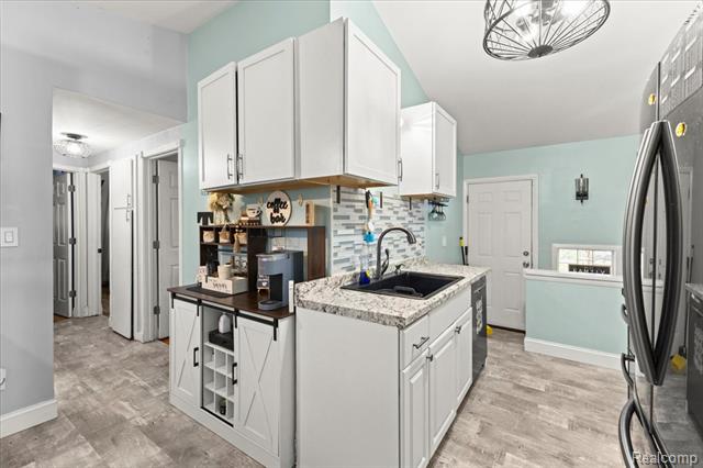 Builiding view ten for 11309 Erdmann, Sterling Heights, MI. 48314