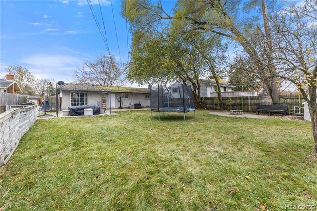 Builiding view thirty four for 11309 Erdmann, Sterling Heights, MI. 48314