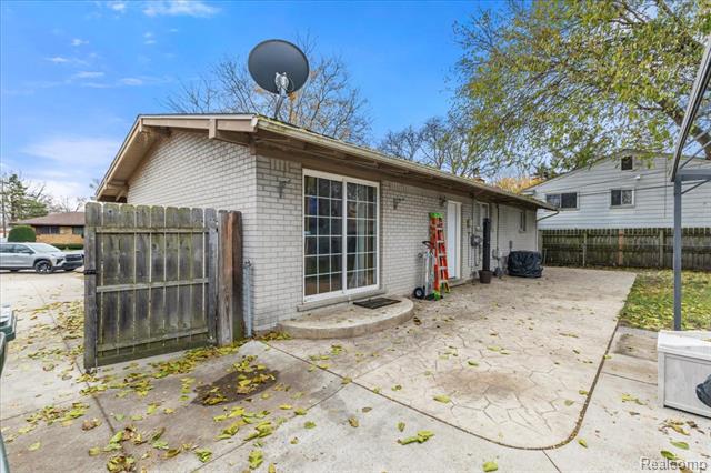 Builiding view thirty one for 11309 Erdmann, Sterling Heights, MI. 48314