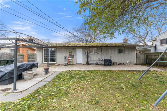 Builiding view thirty two for 11309 Erdmann, Sterling Heights, MI. 48314