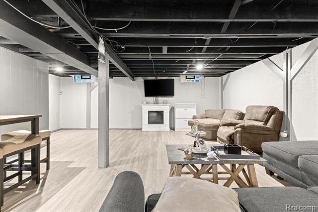 Builiding view twenty five for 11309 Erdmann, Sterling Heights, MI. 48314