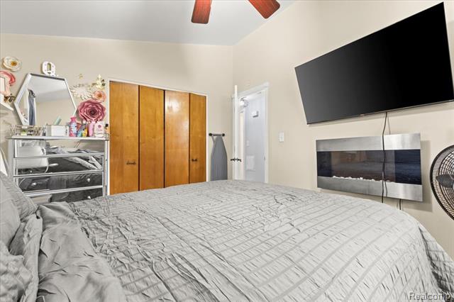 Builiding view twenty two for 11309 Erdmann, Sterling Heights, MI. 48314