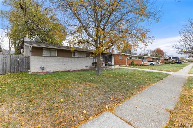 Builiding view two for 11309 Erdmann, Sterling Heights, MI. 48314