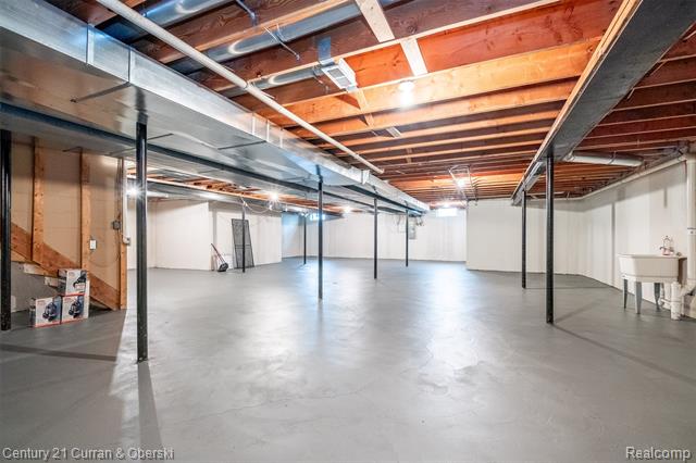 Builiding view fifty four for 3021 Chinaberry Cour, Sterling Heights, MI. 48314