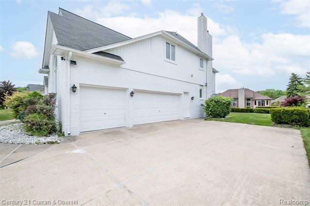 Builiding view fifty nine for 3021 Chinaberry Cour, Sterling Heights, MI. 48314