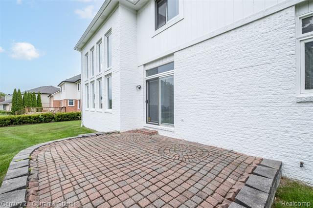 Builiding view sixty three for 3021 Chinaberry Cour, Sterling Heights, MI. 48314