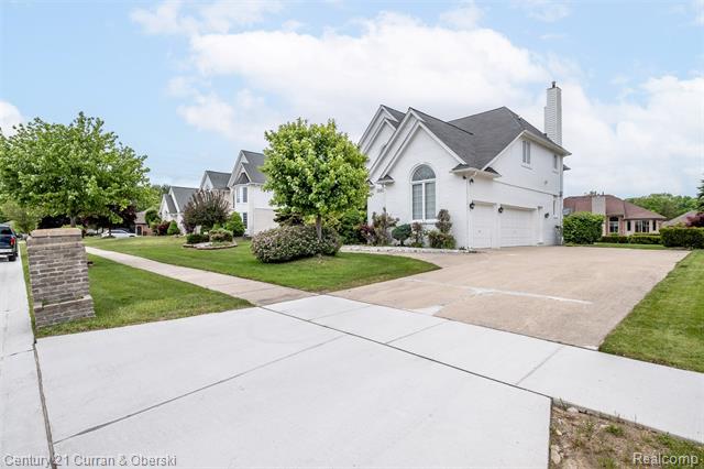 Builiding view three for 3021 Chinaberry Cour, Sterling Heights, MI. 48314