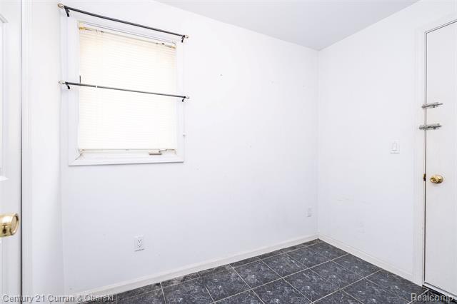 Builiding view twenty nine for 3021 Chinaberry Cour, Sterling Heights, MI. 48314
