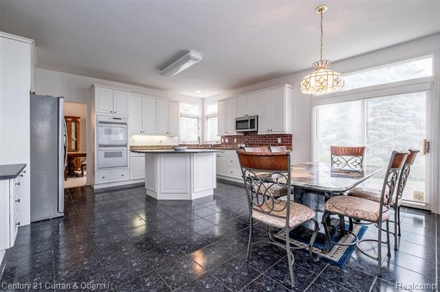 Builiding view twenty two for 3021 Chinaberry Cour, Sterling Heights, MI. 48314