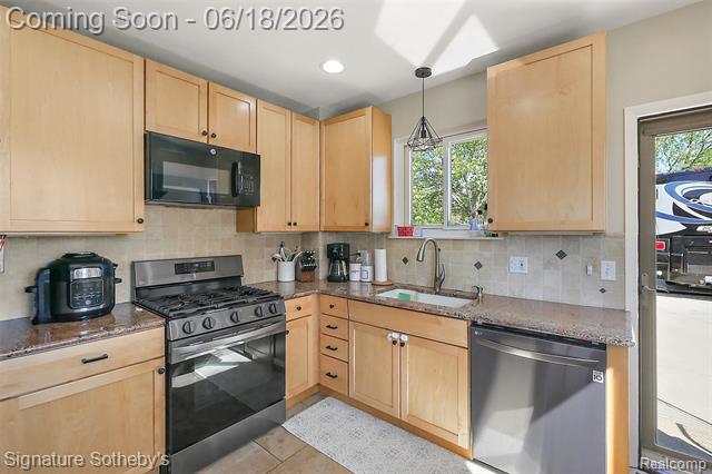 Builiding view eleven for 17858 Loranger, Clinton Township, MI. 48038