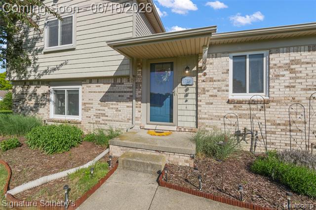 Builiding view forty nine for 17858 Loranger, Clinton Township, MI. 48038