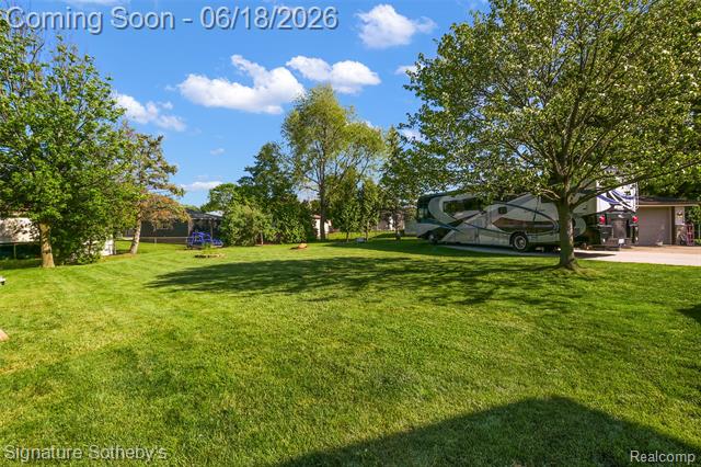 Builiding view forty seven for 17858 Loranger, Clinton Township, MI. 48038