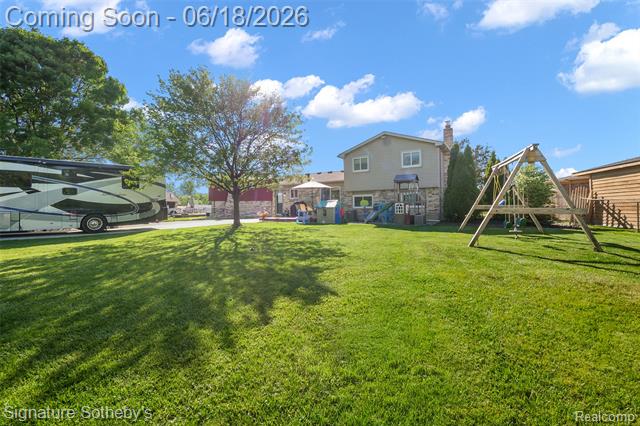 Builiding view forty six for 17858 Loranger, Clinton Township, MI. 48038