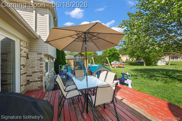 Builiding view forty three for 17858 Loranger, Clinton Township, MI. 48038
