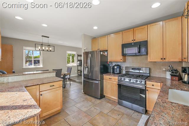 Builiding view ten for 17858 Loranger, Clinton Township, MI. 48038