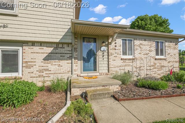 Builiding view two for 17858 Loranger, Clinton Township, MI. 48038