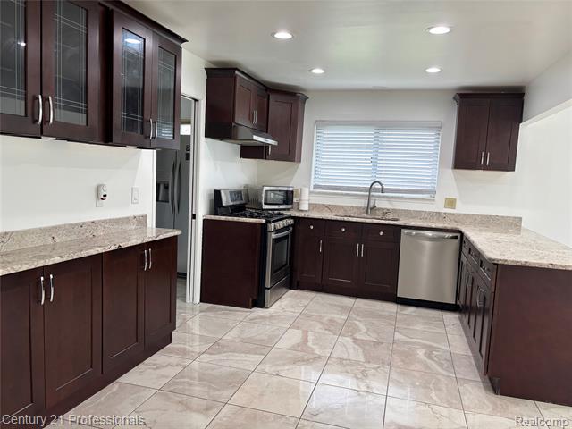 Builiding view nine for 38986 Cottonwood Cou, Sterling Heights, MI. 48310