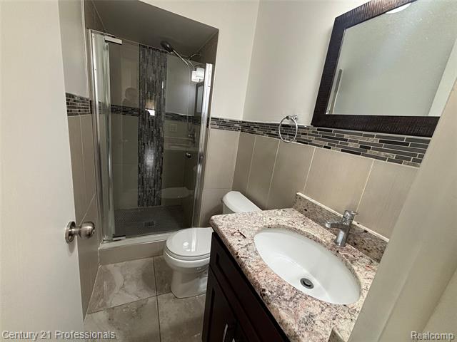 Builiding view ten for 38986 Cottonwood Cou, Sterling Heights, MI. 48310