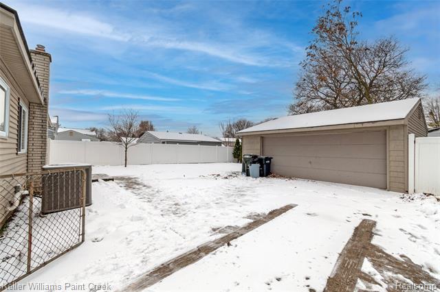 Builiding view sixty four for 44205 Felstone, Sterling Heights, MI. 48313