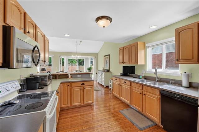 Builiding view fifteen for 4288 Gardenia, Sterling Heights, MI. 48314