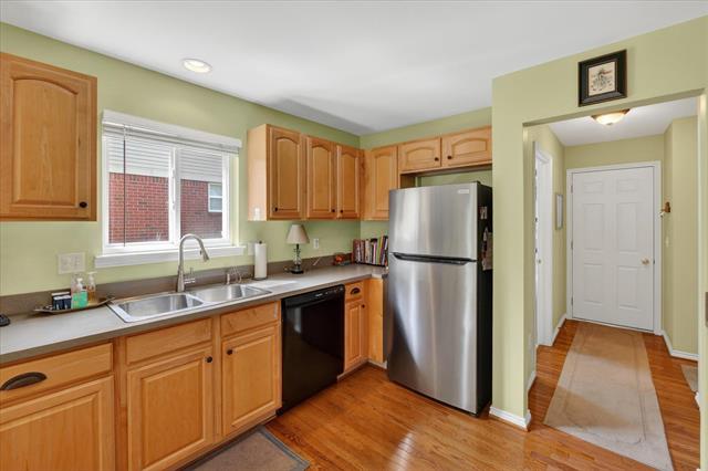 Builiding view seventeen for 4288 Gardenia, Sterling Heights, MI. 48314