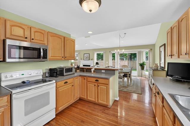 Builiding view sixteen for 4288 Gardenia, Sterling Heights, MI. 48314