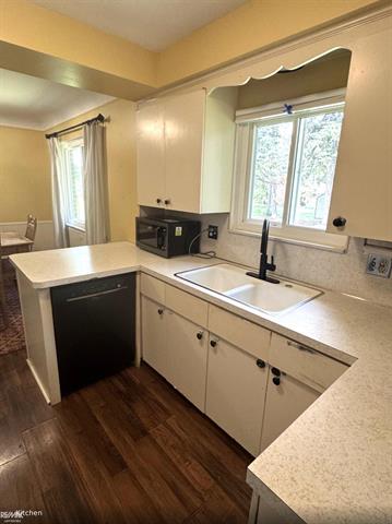 Builiding view five for 44790 Kemp, Sterling Heights, MI. 48314