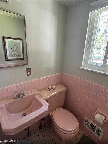 Builiding view twelve for 44790 Kemp, Sterling Heights, MI. 48314