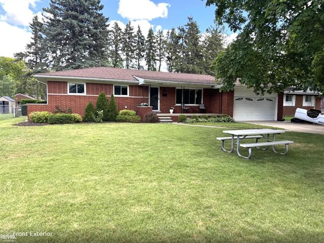 front view for 44790 Kemp, Sterling Heights, Mi. 48314