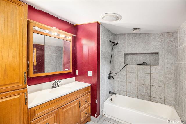 Builiding view fifteen for 8123 Janis, Utica, MI. 48317