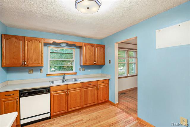 Builiding view ten for 8123 Janis, Utica, MI. 48317