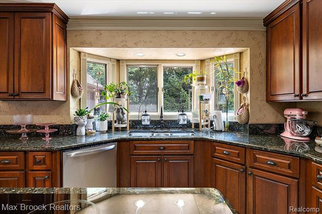 Builiding view fifteen for 13000 Janine, Utica, MI. 48315