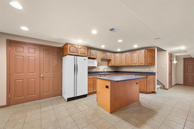 Builiding view forty five for 46271 Glen Eagle, Utica, MI. 48315