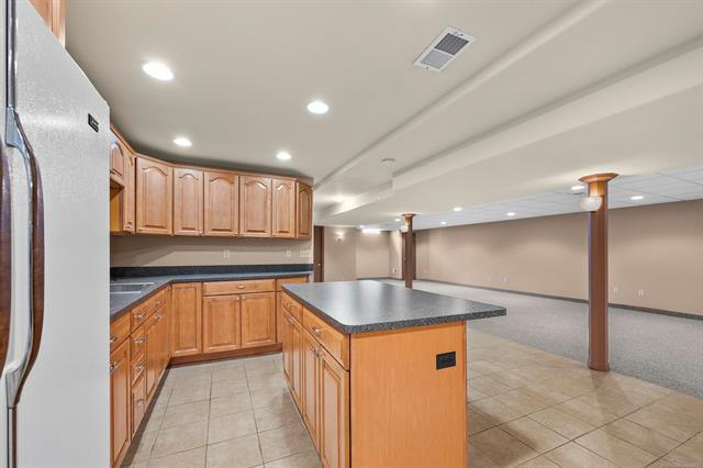 Builiding view forty six for 46271 Glen Eagle, Utica, MI. 48315