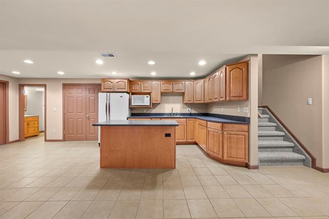 Builiding view forty two for 46271 Glen Eagle, Utica, MI. 48315