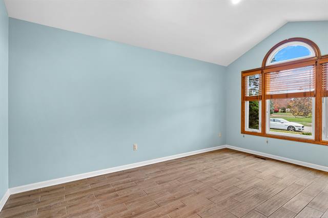 Builiding view nineteen for 46271 Glen Eagle, Utica, MI. 48315