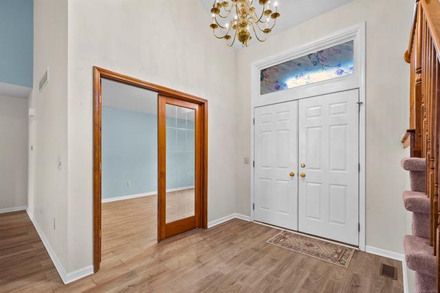 Builiding view sixteen for 46271 Glen Eagle, Utica, MI. 48315