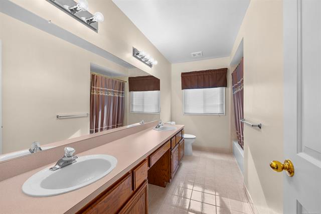 Builiding view thirty four for 46271 Glen Eagle, Utica, MI. 48315