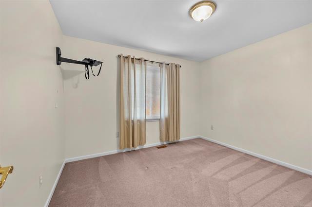 Builiding view thirty six for 46271 Glen Eagle, Utica, MI. 48315