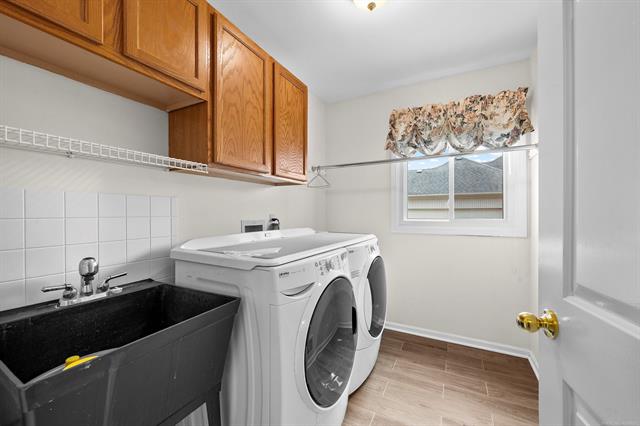 Builiding view thirty two for 46271 Glen Eagle, Utica, MI. 48315