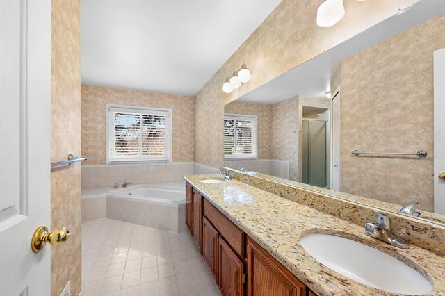 Builiding view thirty for 46271 Glen Eagle, Utica, MI. 48315