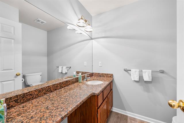 Builiding view twenty five for 46271 Glen Eagle, Utica, MI. 48315