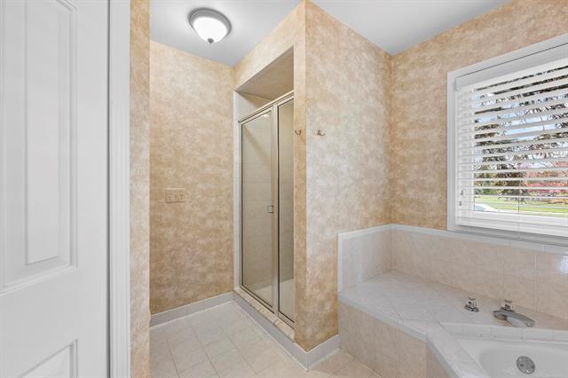 Builiding view twenty nine for 46271 Glen Eagle, Utica, MI. 48315