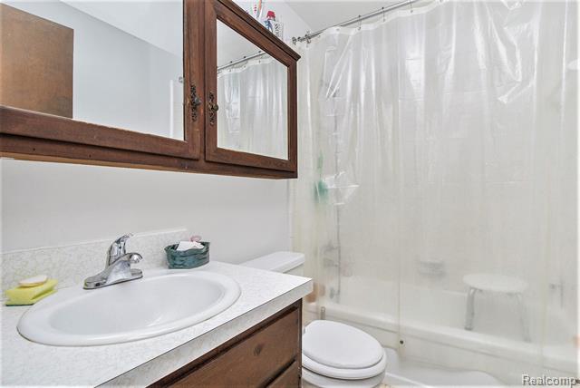 Builiding view eleven for 6525 Little Turkey R, Utica, MI. 48317