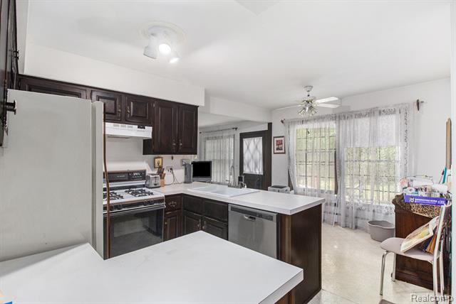 Builiding view four for 6525 Little Turkey R, Utica, MI. 48317