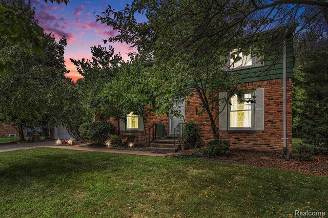 Builiding view one for 6525 Little Turkey R, Utica, MI. 48317