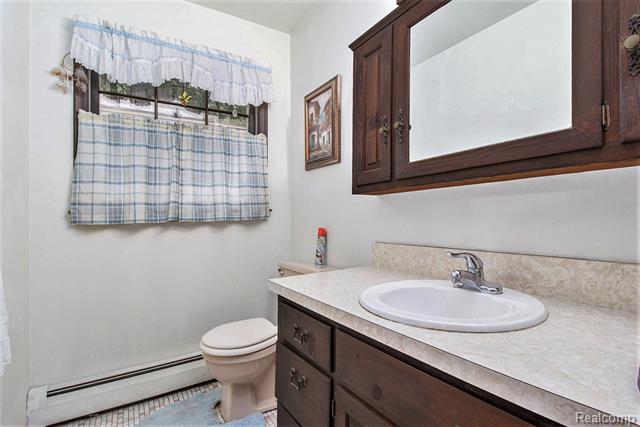 Builiding view seven for 6525 Little Turkey R, Utica, MI. 48317