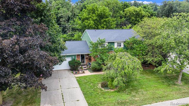 Builiding view sixteen for 6525 Little Turkey R, Utica, MI. 48317